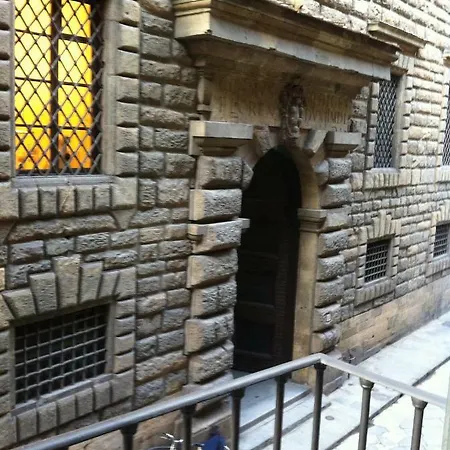 Leoni Apartment *