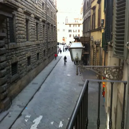 Leoni Apartment