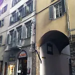 Leoni Apartment